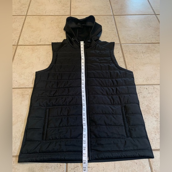 Russell Dri-Power 360 Black Quilted Vest with Hood - Training Fit, Size M - Picture 6 of 6